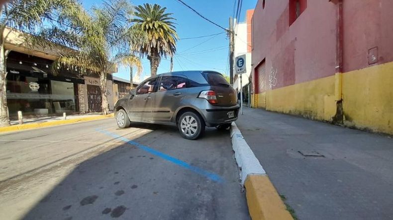 El estacionamiento inteligente comenzó a regir a partir de hoy. .