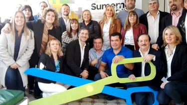 TIJERA. Los precandidatos de Sumemos Pilar, en el lanzamiento de ayer. .