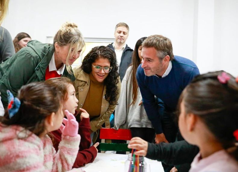 VISITA. Álvarez Rodríguez, Barrios y Achával, durante su recorrida al merendero de Villa Rosa.&nbsp;&nbsp;