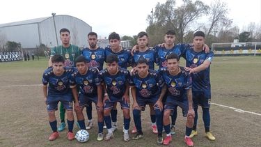 La formación de Metalúrgico que ganó el lunes pasado en Berisso.