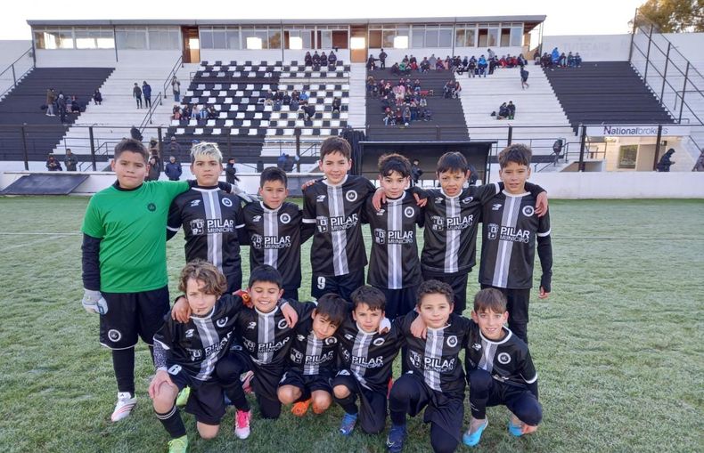 La división 2013 de Real Pilar jugó en el estadio Carlos Barraza.