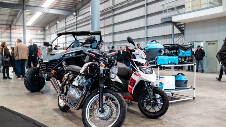 MOTOS Y UTVS. Algunos de los productos que salen de la planta de SIMPA. .
