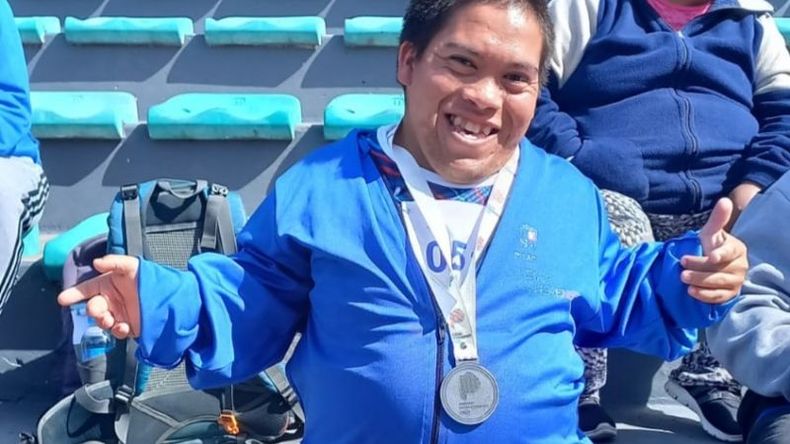 Jonatan Pérez plata atletismo PCD.