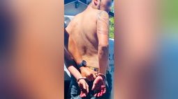 El atacante también intentó agredir a los policías que se acercaron a la vivienda tras el llamado de su exmujer. El atacante también intentó agredir a los policías que se acercaron a la vivienda tras el llamado de su exmujer.