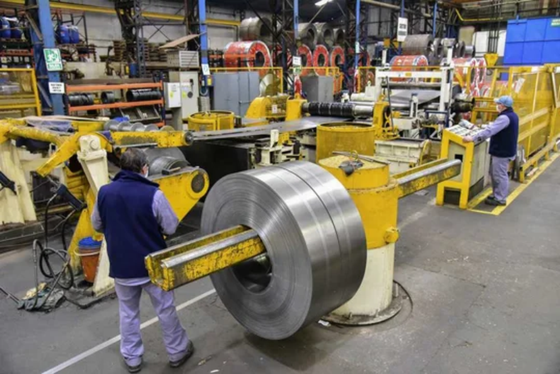 EN CAÍDA. El empleo en la industria bajó 0,4% durante abril.