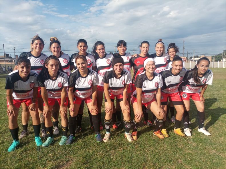 POR EL TÍTULO. Katanes FC es una de las aspirantes a la corona femenina de Pilar.