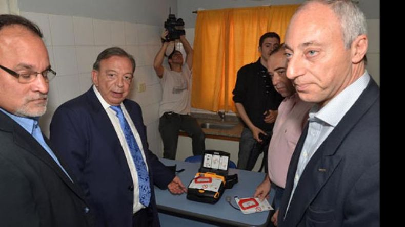 Humberto Zúccaro y equipo inauguró sala de Rayos X..