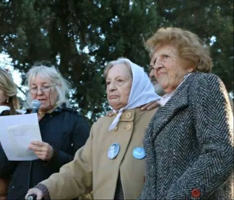 Carmen Loréfice en un homenaje a las víctimas de la Masacre de Fátima.