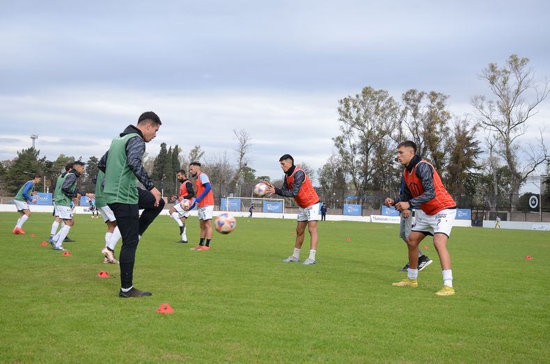 PREVIA. Los jugadores de Real Pilar se ponen a punto para volver a ganar en casa.