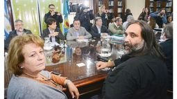 TODO PASA POR LA PLATA. Petrocini y Baradel, en la reunión de ayer. .