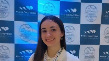 PREMIO. Francisco y su medalla por su top 20 en el Abierto Sub 18.