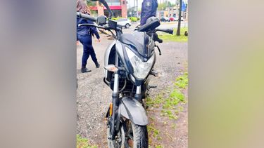 La moto involucrada en el accidente del kilómetro 42.