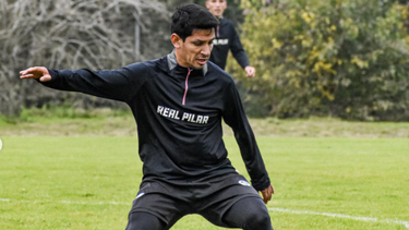 POR UN LUGAR. Lucas Chambi espera ser titular ante Paraguayo.