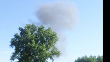Tras la explosión, se levantó una densa humareda..