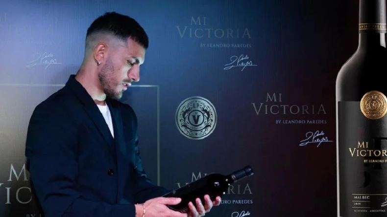 Leandro Paredes y su segundo vino. (Bodega Barberis)..png