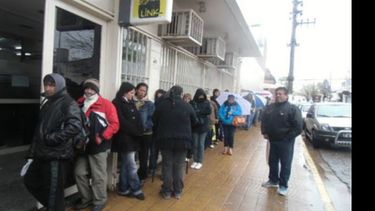 Las colas en el Banco Provincia y el Registro Civil son cada vez peores..
