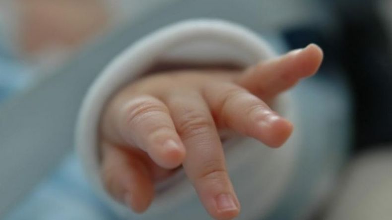 PEDIDO. La bebé quedó sin su madre y necesita ayuda..