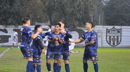 FESTEJO. Domínguez y compañía aplauden; Metalúrgico quiere sumar en Glew. FESTEJO. Domínguez y compañía aplauden; Metalúrgico quiere sumar en Glew.