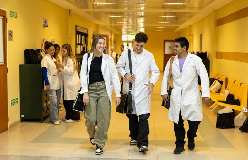 La Licenciatura en Nutrición es parte de la Facultad de Ciencias Biomédicas de la Universidad Austral, en su Campus Pilar.