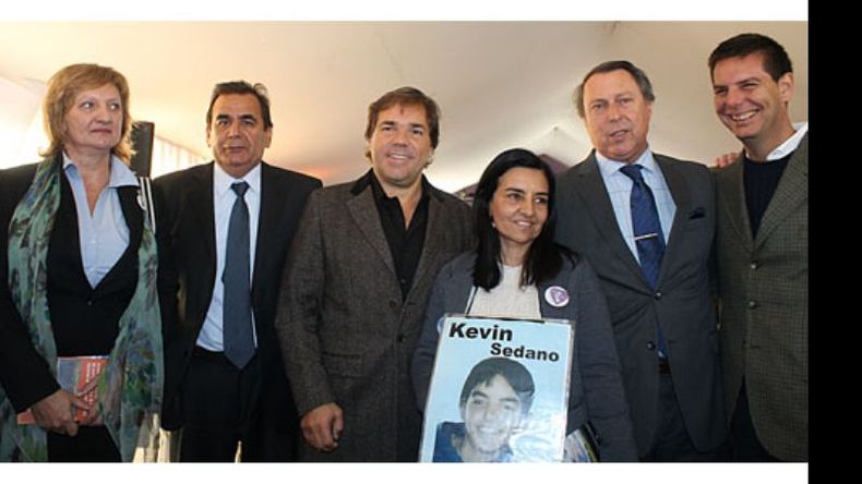 JUNTOS. Funcionarios y familiares, durante el acto de ayer..
