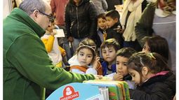 LECTORCITOS. Los chicos recorrieron los distintos stands..