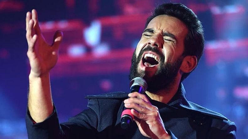 Viene zafando. Al parecer, como cantante el delvisense Agustín Sierra es muy buen actor. O así lo reflejan sus performances en el ciclo Cantando 2020 – de Canal 13 - en donde volvió a quedar nominado aunque en esta oportunidad no llegó al teléfono porque fue salvado por el jurado integrado por Nacha Guevara, Karina La Princesita, Oscar Mediavilla y Moria Casán. .