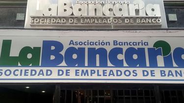 El sindicato que conduce Sergio Palazzo y las entidades bancarias pactaron en nueva paritaria el cobro de un porcentaje en diciembre a modo de anticipo.