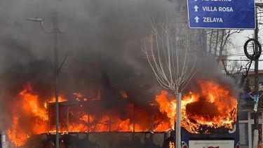 se incendio un colectivo frente a la estacion de pilar