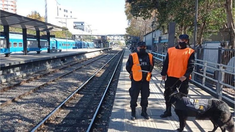 Prevención y seguridad siguen avanzando los operativos en la línea San Martín... gracias a la app trenes seguros, dónde la mayoría de los pasajeros realizaron las denuncias. Mariana Hilda Alvarez..