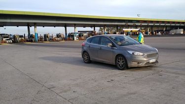 Agentes de la ANSV realizaron un operativo en el peaje Larena, en el kilómetro 66 de la Ruta Nacional N°8. Con el acompañamiento de Gendarmería Nacional controlaron documentación e hicieron alcoholemias. Más control es más #SeguridadVial. Seguridad Vial / @InfoSegVial. &nbsp;