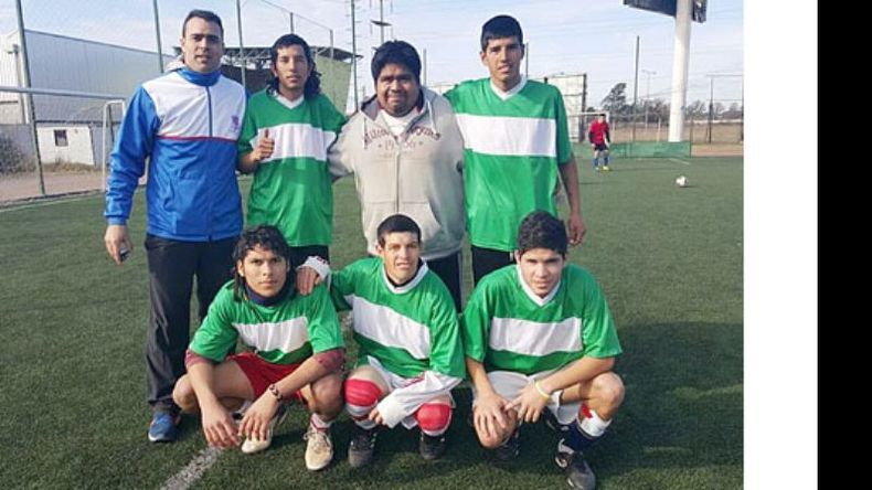 EFICACIA. Los Juveniles B golearon 7-2 a los zarateños y están en el Interregional..