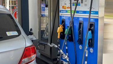 Varias empresas del sector ya informaron este nuevo incremento a implementar desde el día de hoy. A cuánto se irá el litro de nafta.