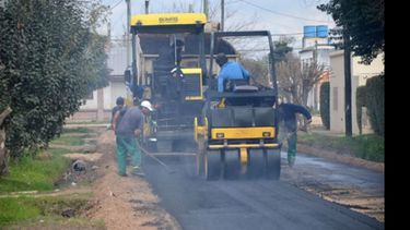 MANOS A LA OBRA. Las mejoras en las calles suelen ser los pedidos más repetidos en los barrios..