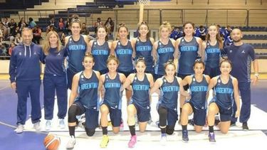 SELECCIÓN. Ricotti (3ª arriba derecha) con la camiseta albiceleste en los amistosos..