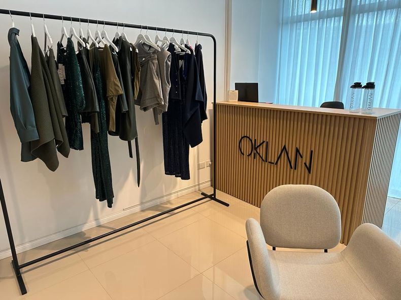 Oklan está ubicado en el edificio Skyglass 3, en el kilómetro 44 de la Panamericana.&nbsp;