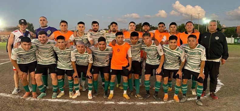 Unión Ferroviaria recuperó la memoria, goleó y se prende en la pelea.
