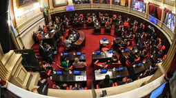 EN DEBATE. El Senado bonaerense ya tiene en carpeta los proyectos de reforma electoral. EN DEBATE. El Senado bonaerense ya tiene en carpeta los proyectos de reforma electoral.