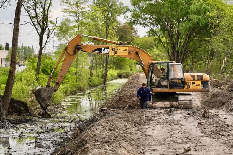 CANAL ALIVIADOR. Se extiende por un kilómetro y medio hasta desembocar en el Río Luján.