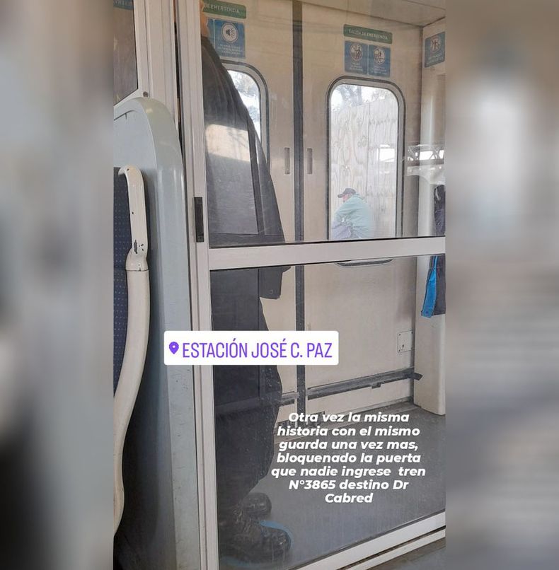 Una vez más la misma historia, bloqueando a propósito la puerta del medio, Tren N°3865 desde José C Paz con destino a Dr Cabred #trenesargentinos #TrenSanMartin #usuariodelalsm. elusuariodelaLSM / @ElusuarioLSM816.&nbsp;