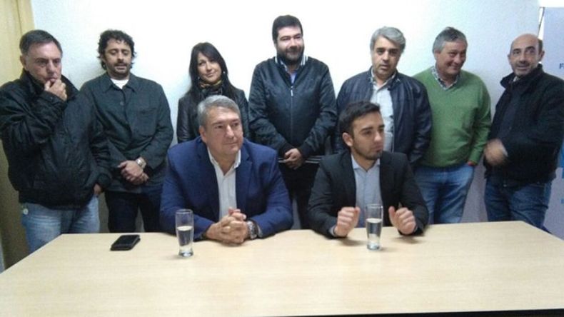 DURO. Álvarez, con D’Onofrio. Eligieron a Campagnoli como blanco..