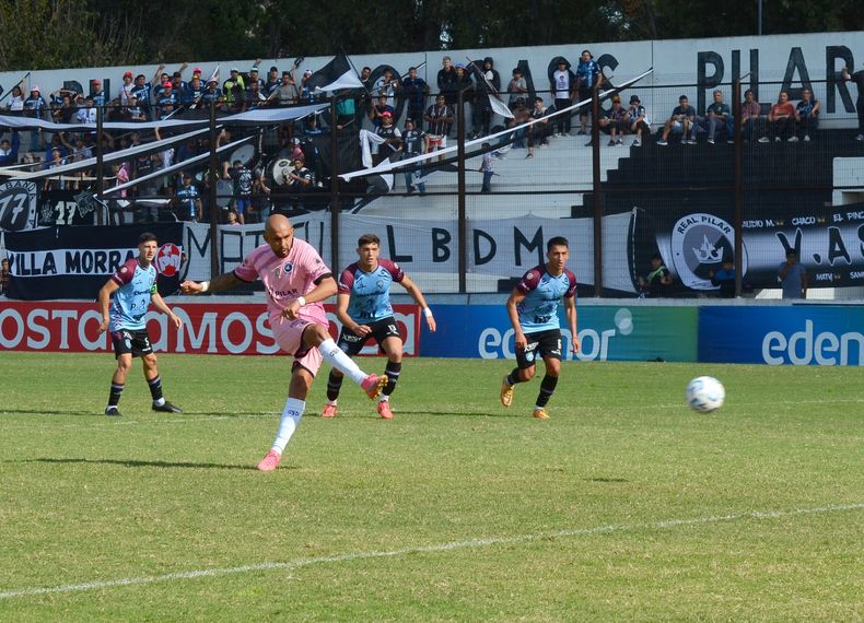 El partido se juega en el Carlos Barraza.