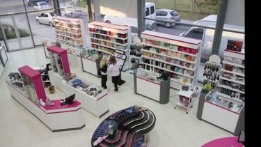 El nuevo local que Belleza Total levantó en el corazón de Pilar. La empresa lleva 8 años en la comunidad..