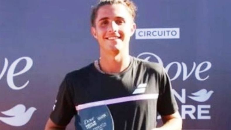 SONRÍE. El Duke con el premio en Chile..