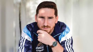 MÁS QUE UN AIRE. Martín Lovatto disfruta de su parecido a Messi..