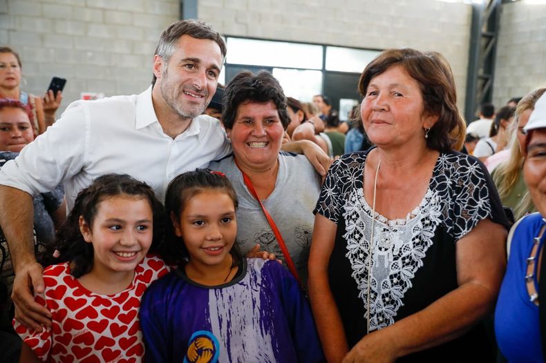 ABRAZO. Achával se suma a los intendentes que buscan frenar el DNU. &nbsp;