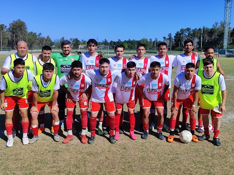 EQUIPO. La formación de Atlético Pilar que goleó en la Ciudad Deportiva.
