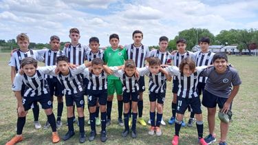 VICTORIA. Los chicos de la 2008 del Monarca, que se quedaron con el subcampeonato..