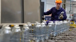 FIN DE UNA ERA. Lumilagro deja de fabricar termos en su planta de Tortuguitas. FIN DE UNA ERA. Lumilagro deja de fabricar termos en su planta de Tortuguitas.