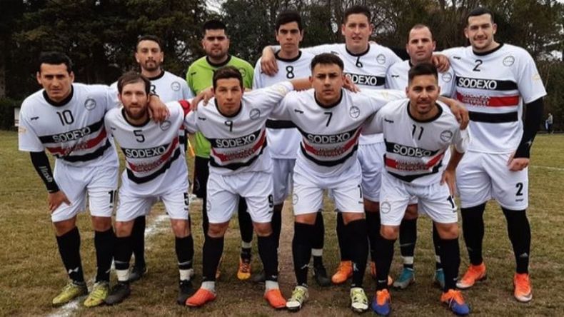 El primer equipo de Villa Rosa, que sueña con pasar de ronda..