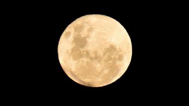 Les mando foto de la súper luna que se vio en Fátima, por Georgina Battiato..